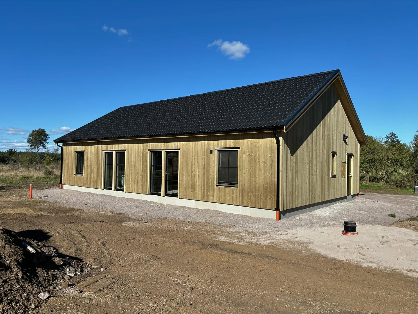 Hus med stående panel