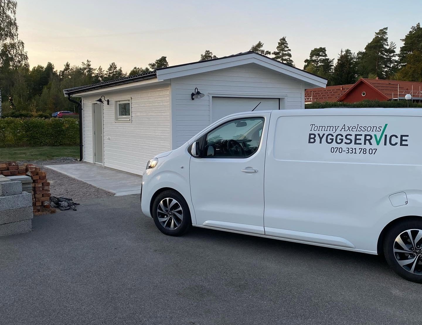 Nytt garage med uppfart